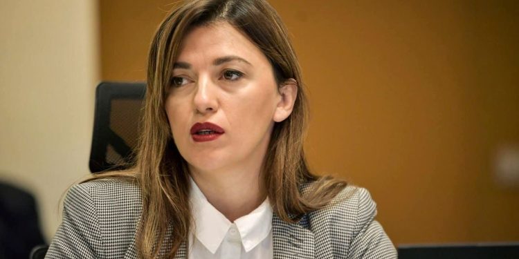 “Ne nuk duam zgjedhje”, Albulena Haxhiu: Sot mund të jetë seanca përfundimtare!