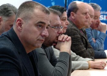 Nga opozita në qeverisje! Demokratët që u bashkuan me socialistët në Vlorë, Deromemaj nisi “eksodin blu”