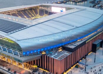 Nga përpjekjet për mbijetesë te aspiratat europiane: Stadium modern, pronarë të rinj dhe sulmuesi që dikur kishte çmimin 100 milion euro! Nis një epokë e re për klubin anglez.