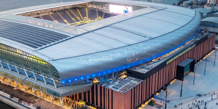 Nga përpjekjet për mbijetesë te aspiratat europiane: Stadium modern, pronarë të rinj dhe sulmuesi që dikur kishte çmimin 100 milion euro! Nis një epokë e re për klubin anglez.
