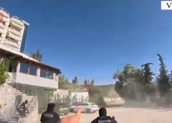 Nga pronari i hotelit te personi që i sillte ushqimin dhe berberi personal: Sot publikohen masat për bashkëpunëtorët e Flodian Plakut.