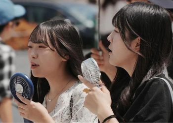 Nga valët e të nxehtit në përmbytje! Moti ekstrem godet Azinë