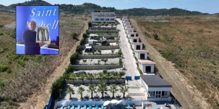 Ngriti një kompleks vilash pa autorizim në Kepin e Rodonit gjatë kohës që ishte kryeinspektor i IMT! Si Ardian Halili promovonte resortin luksoz në platformat sociale.