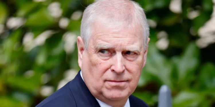 Ngritja dhe Rënia e Shtëpisë së Jorkut: Biografia që rrezikon princin Andrew! Skandale lidhur me para, seks dhe marrëdhënie të dyshimta me Epstein.