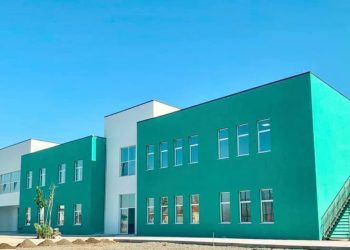 Një ditë para fillimit të vitit të ri shkollor, 16-vjeçari shkatërron xhamat dhe kamerat e shkollës në Kurbin.