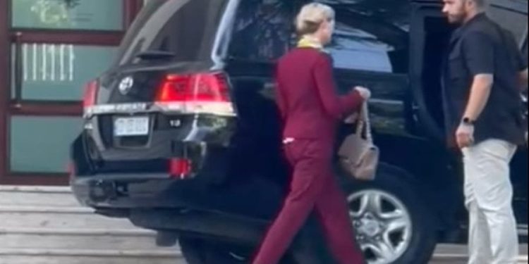 Një ‘impuls’ drejt formimit të kabinetit të ri qeveritar, e ngarkuara me punë në ambasadën amerikane në Shqipëri, takim në Kryeministri.