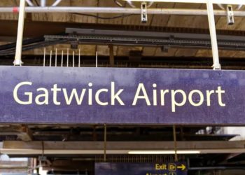 Operacioni NCA në afërsi të aeroportit, arrestohet shqiptari për trafikim njerëzish drejt Anglisë.