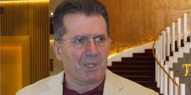 Opozita me tri grupe parlamentare, pas Metës, Berisha mund t’i ofrojë mbështetje deputetëve të republikanëve, Mediu: Jemi në negociata