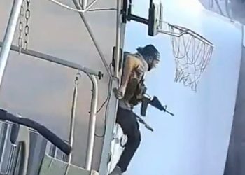 Pamje tronditëse: Mediat izraelite shpërndajnë videon e sulmit të Hamasit, babai vritet përpara fëmijëve të tij të vegjël.