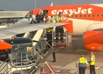 Panik në aeroportin e Mançesterit: Dy avionë përplasin krahët, shpëtohet nga një tragjedi në momentet e fundit.
