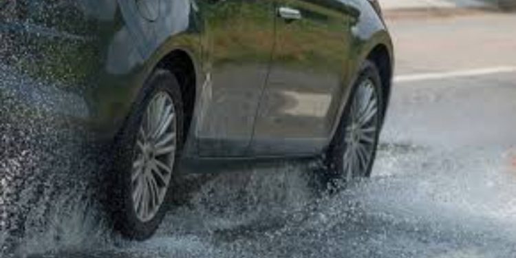 Paralajmërim për kushte të këqija të motit gjatë fundjavës, Policia Rrugore kërkon nga shoferët: Të kenë kujdes me shpejtësinë!