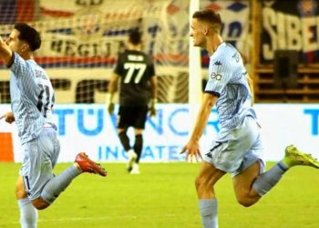 Pas Supergolit në Breg, Dinamo humb ndjeshëm në Kroaci përballë Hajduk Split dhe rrezikon të përjashtohet nga Europa.