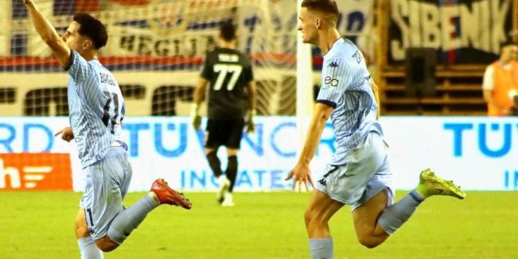 Pas Supergolit në Breg, Dinamo humb ndjeshëm në Kroaci përballë Hajduk Split dhe rrezikon të përjashtohet nga Europa.