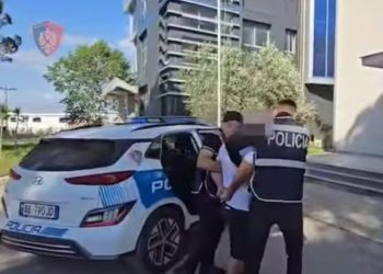 Pas të shootingut/ I ri 18-vjeçar kapet pas qëllimit me armë në drejtim të banesës së fqinjit në Krujë