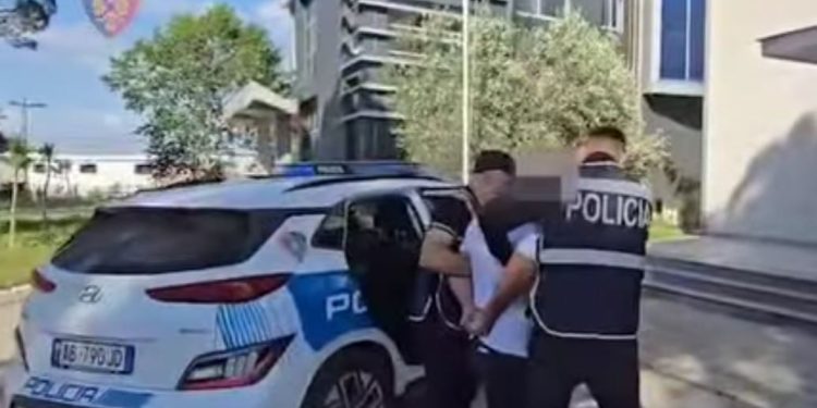 Pas të shootingut/ I ri 18-vjeçar kapet pas qëllimit me armë në drejtim të banesës së fqinjit në Krujë