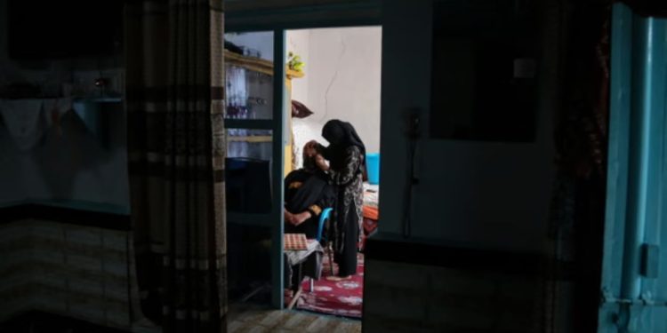 Pasi dha urdhrin për mbyllje, talebanët fillojnë sulmet ndaj salloneve të fshehta të bukurisë në Afganistan!