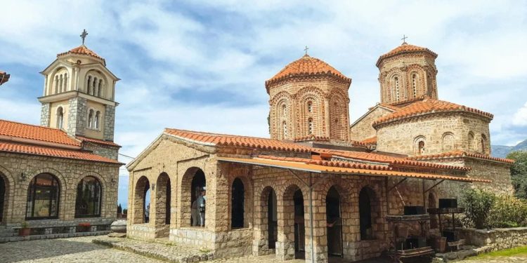 “Perla e Ballkanit”: “Le Figaro” rekomandon Shqipërinë për turizmin kulturor: Eksploroni vendet arkeologjike dhe zbuloni traditat dhe kuzhinën e saj të pasur.