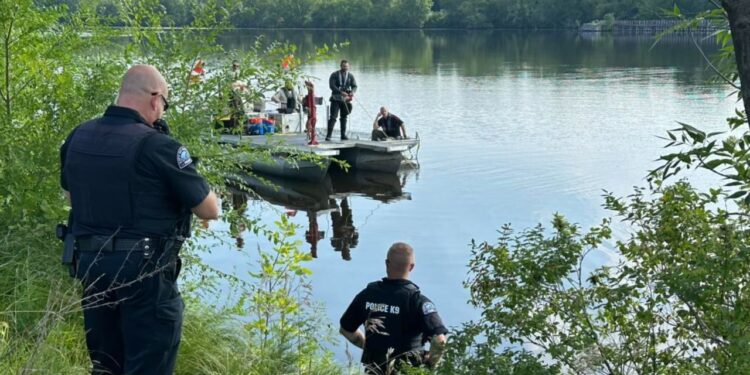 Peshkatar zbulon një makinë të zhytur në lumin e Misisipit, ndihmon në zgjidhjen e një misteri të 60 viteve më parë.