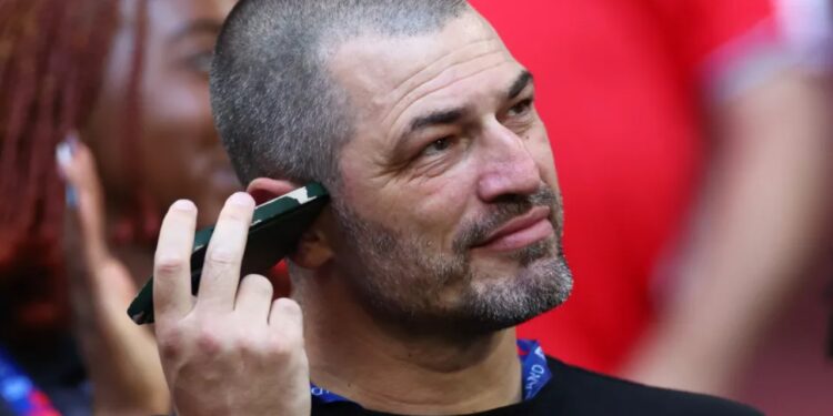 Plas te Dortmundi! Babai i yllit të Real Madridit në përplasje me drejtuesit, klubi merr një vendim të rëndësishëm për familjarët e lojtarëve.