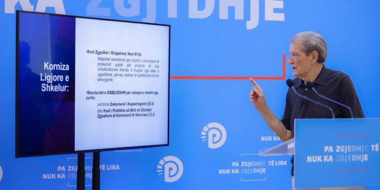 "Polë 500 milionë euro për aktivitete që ndikojnë te qytetarët" / Berisha vazhdon me "farsën elektorale": Inaugurime edhe gjatë ditës së heshtjes zgjedhore.