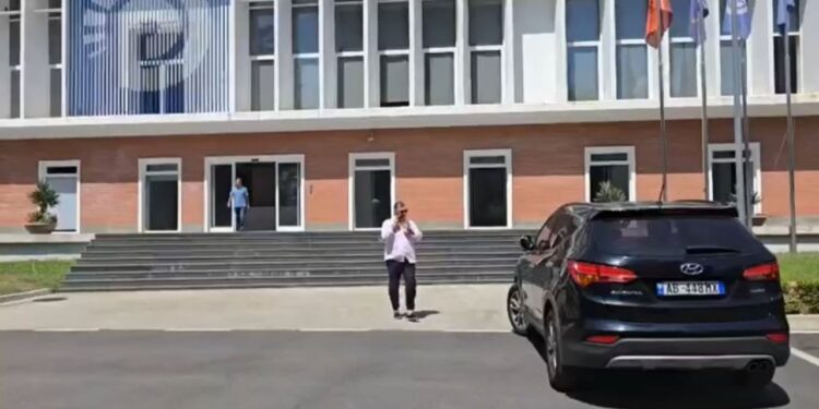 Pragu i hapjes së Parlamentit: PD-PL bashkojnë forcat, zbulohen strategjitë brenda dhe jashtë institucionit.