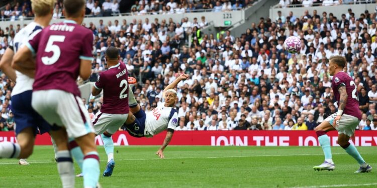 Premier League: Skuadra e Brojës humbet nga Tottenham, sulmuesi shqiptar jashtë grumbullimit! Xhaka dhe ekipi fillojnë me tri pikë.