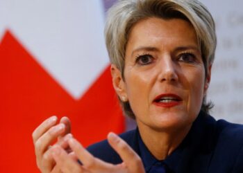 Presidentja zvicerane bëri bujë në mediat ndërkombëtare pasi nuk iu “nënshtrua” Trumpit: Kush është ajo?