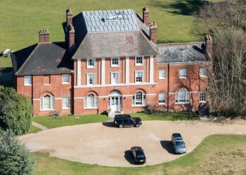 Princi William po planifikon të transferohet në Forest Lodge, britanikët të brengosur për fatin e Pallatit Buckingham.