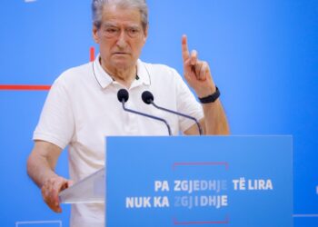 Prishja e objektit me shpërthim në Vlorë: Reagimi i Berishës – "Të ishte bërë në vjeshtë, dëm për turizmin."