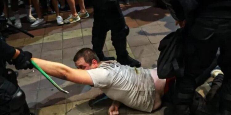Protestat kundër qeverisë në Serbi intensifikohen, me protesta që fillojnë në çdo cep të vendit.