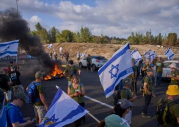 Protestuesit në Izrael kërkojnë armëpushim në Gazë dhe lirimin e pengjeve, mbi 61 mijë viktima nga sulmet.