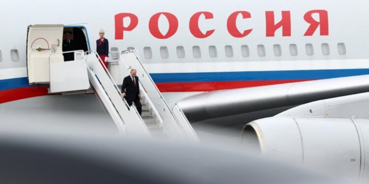 Pse është i rëndësishëm avioni i Putinit? 

Putini dhe ekipi i tij udhëtuan me një aeroplan Il-96 të prodhimit rus për në SHBA për një takim me Trumpin.