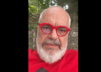 “Pse nuk rriten pagat e zjarrfikësve, a i paske shpenzuar paratë për avionë?” / Rama reagon ndaj një komentuesi: Nuk kam shpenzuar asgjë...