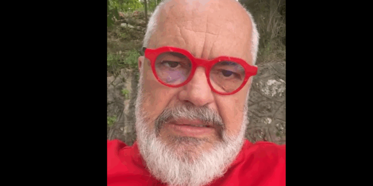 “Pse nuk rriten pagat e zjarrfikësve, a i paske shpenzuar paratë për avionë?” / Rama reagon ndaj një komentuesi: Nuk kam shpenzuar asgjë...