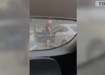 Qarkullonte i armatosur dhe kërcënoi një qytetar, arrestohet 27-vjeçari në Tiranë, e ndëshkohet edhe vëllai i tij.