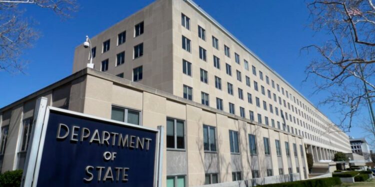 "Qeveria ndërmerr masa për të ndëshkuar zyrtarët që shkelin të drejtat e njeriut," thotë raporti i DASH për Shqipërinë: Problemi i paraburgimit të zgjatur vazhdon.