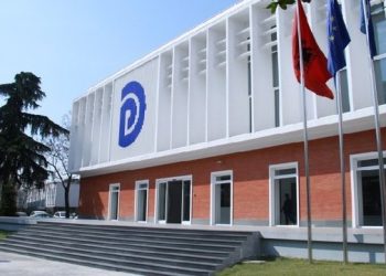 Rama i jep goditjen përfundimtare prodhimeve lokale, në vend të ndihmës, vendoset sekuestro.