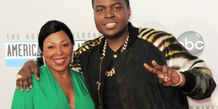 Reperi i njohur amerikan dënohet me burg për rol në skemë mashtrimi së bashku me nënën e tij