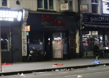 Restorant në Angli shpërthen në flakë, pesë persona të plagosur, autorët arrestohen