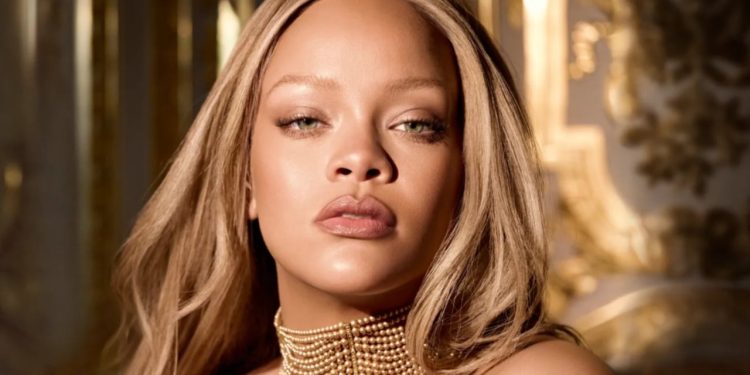 Rihanna përgatitet të kthehet në skenë me turne pas 10 vjetësh të albumit të saj të fundit.