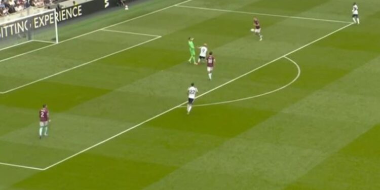 Rregulla të reja në Premier League! Portieri më shumë se 8 sekonda mban topin me dorë, ky është vendimi i gjyqtarit.