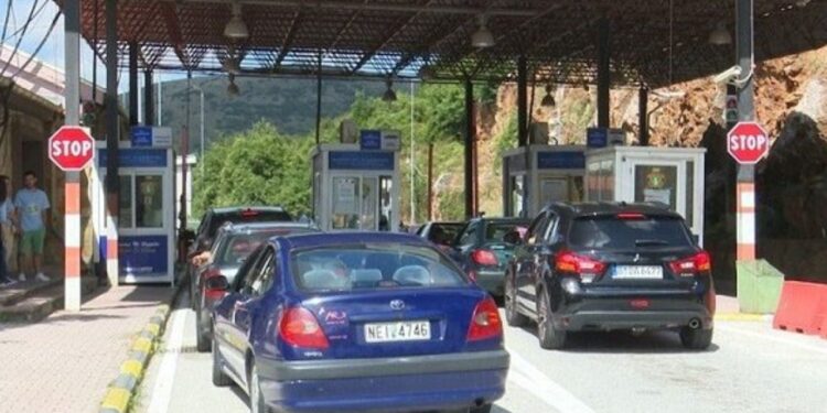 Rritje e fluksit të udhëtarëve në kufirin e Kakavijës: 112.000 në dhjetë ditët e para të gushtit, 20% më shumë se vitin e kaluar.