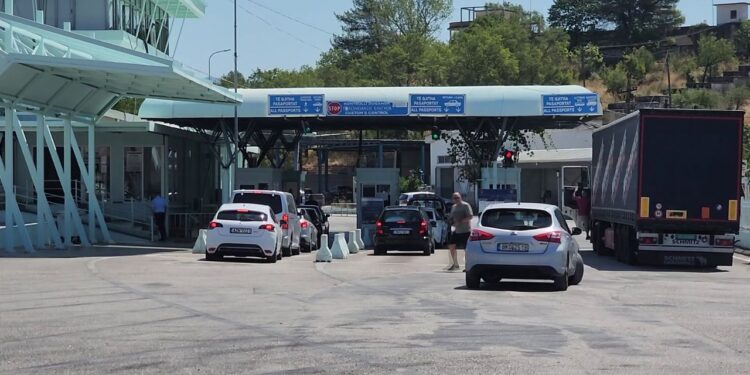 Rritje e lëvizjeve në Kakavijë: Më shumë se 112,000 kalime gjatë gushtit, 20% më shumë krahasuar me një vit më parë.