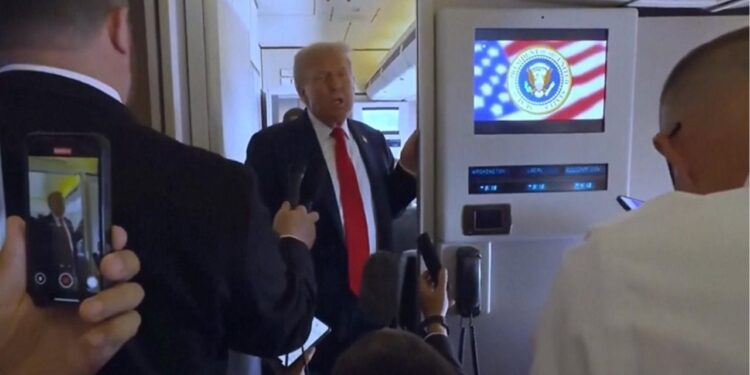 SHBA përfitojnë financiarisht nga konflikti në Ukrainë, megjithatë ne nuk jemi të interesuar" / Trump bën thirrje për armëpushim, diskuton me gazetarët në Air Force One: Do të shqetësohem nëse…