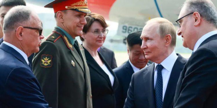 Samiti historik mbi sigurinë mes tensioneve me SHBA-në dhe përballjeve globale, Putin dhe Modi udhëtojnë në Kinë.