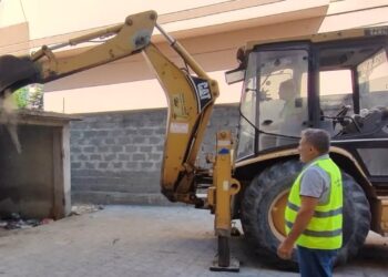Shembja e tre objekteve në Lushnje nga IMT dhe policinë bashkiake për lirimin e hapësirave.