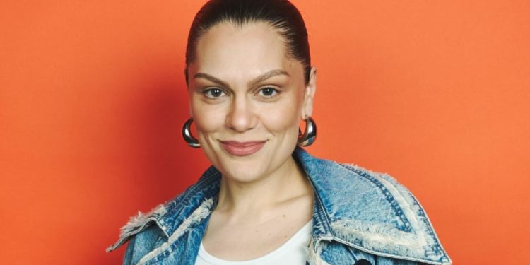 Shëndeti i Jessie J përkeqësohet, këngëtarja njofton se do t’i nevojitet një tjetër operacion!