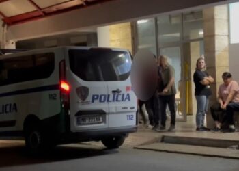 “Shfaqem kur s’ta pret mendja” / Fotografitë me armë dhe kërcënimet: Çfarë ndante në rrjetet sociale autori i vrasjes së 14-vjeçarit në Maliq.