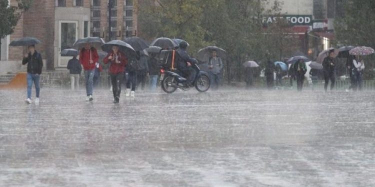 Shiu i fortë në Tiranë, Ristani i bën thirrje qytetarëve: Të shmangim lëvizjet e paarsyeshme.
