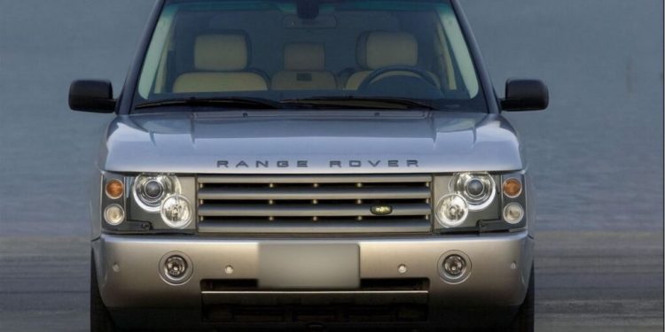 Shqiptarët janë liderë në Europë për numrin e automjeteve mbi 2000 kubikë.